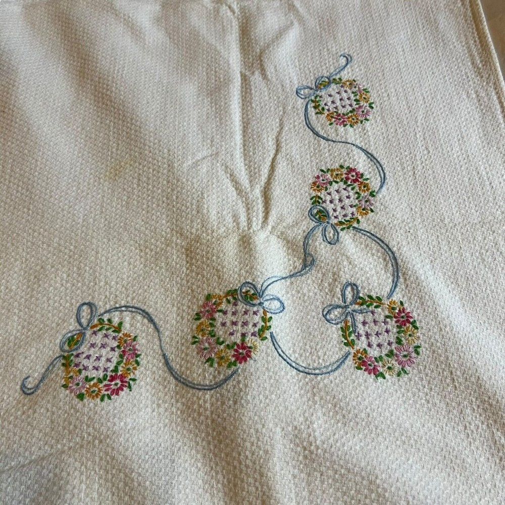 Hand Stitched Floral Bouquet Tablecloth Wreath Bow Flowers 36x40” Bridge SEE